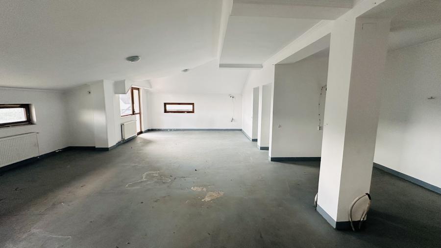 Cladire impunatoare 835 mp, teren 783 mp, Rosu-Chiajna, ideal sediu firma