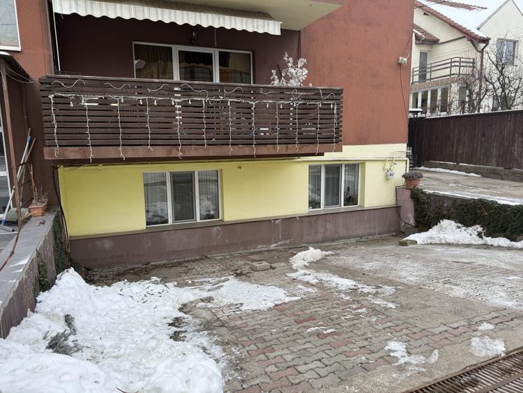 Apartament la Demisol ultrafinisat 2 camere 65mp zona Iulius Mall cu 2 parcări