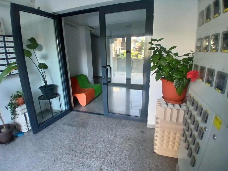 Se vede din camera Padurea Rosu la 200m,aici si STB,etj 2 din3,lift,mobilat 37mp