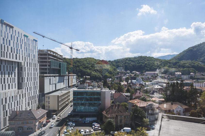Apartament 5 camere de închiriat| Zona 15 Noiembrie |Vedere panoramica