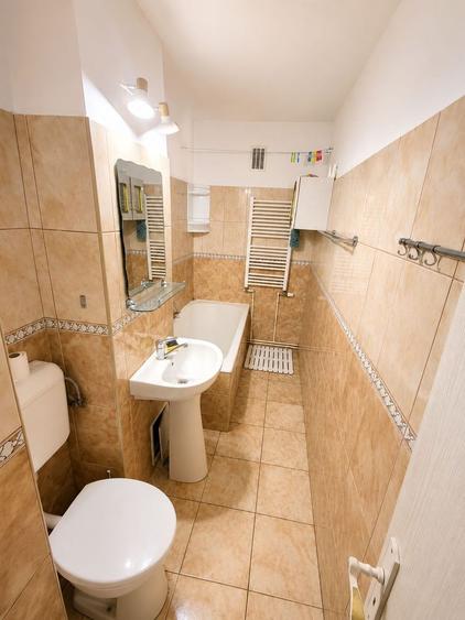 Dâmbovița – Piața Flavia | 1 Cameră | Decomandat | Centrală proprie | Etaj 2