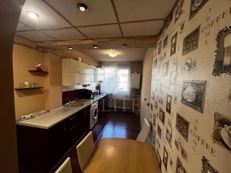 Apartament 3 camere în zona COLOANE