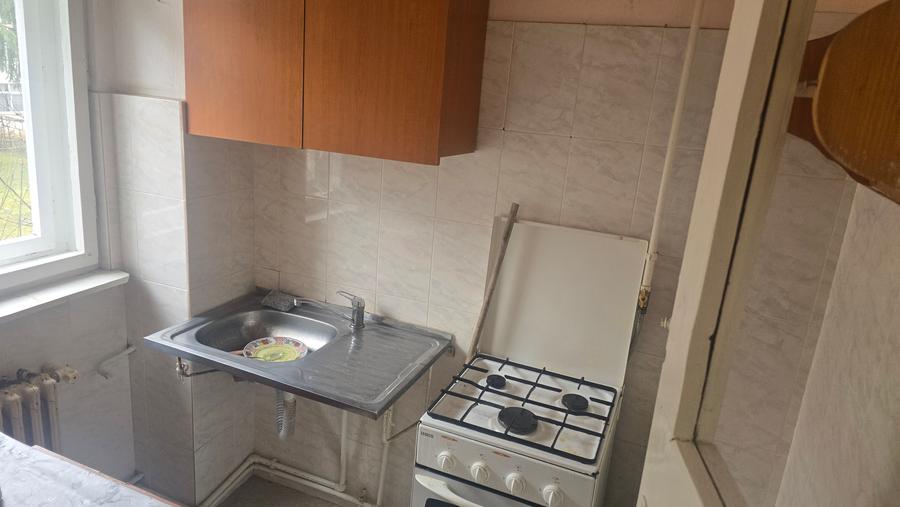Vand garsoniera in Deva, zona Dacia, etaj 1, bloc de 4 etaje, usa metalica,