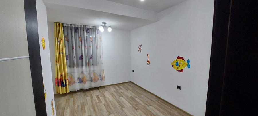 Apartament 3 camere Tractorul-Isaran,etaj intermediar,,175000 Euro