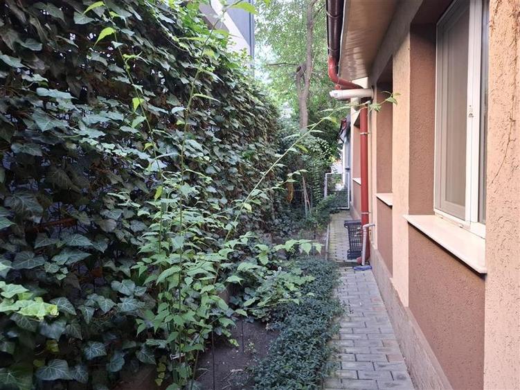Apartament 2 camere, transformat in 3 camere, parter