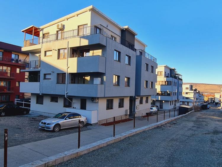 Inchiriere aparatment 3 camere, parcare, zona Parc Poligon