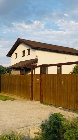 Vând casă modernă(An 2019) Curte uriașă 1267 mp cu facilități deosebite 220000 E