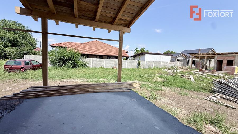 Duplex de vanzare, 5 camere despartit prin garaj - Mosnita Veche
