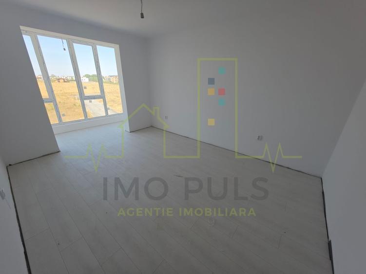 Bloc. Nou. Bucatarie separata. Etaj 3 cu spatiu mare in pod. Decomandat