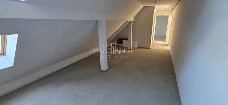 Apartament 4 Camere, Bloc Nou/Mansarda, P-ta Republicii, 7 Noiembrie - 11