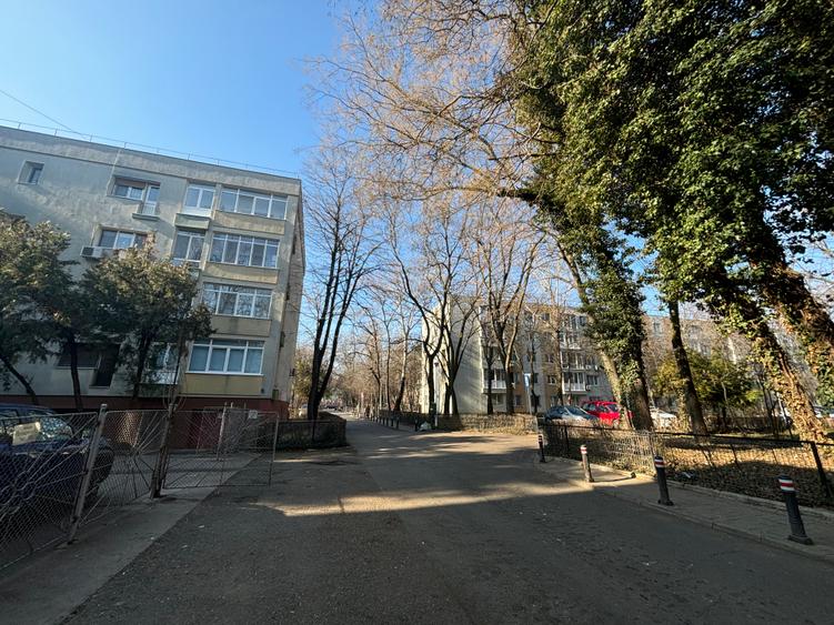 Vanzare apartament 4 camere