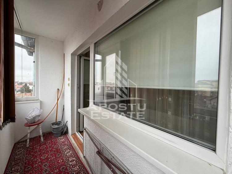 Apartament cu 2 camere, semidecomandat,centrala proprie,zona Girocului
