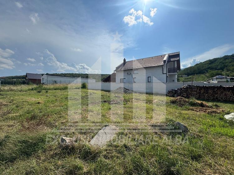 Teren intravilan | 401 mp | 26 ml deschidere | Alba-Micesti