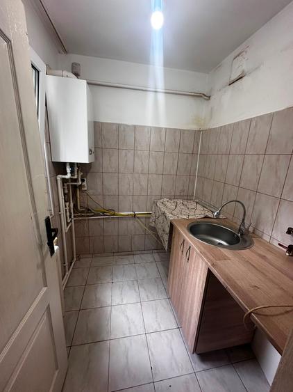 Apartament cu 2 camere, etajul 2/4, zona Alexandru cel Bun