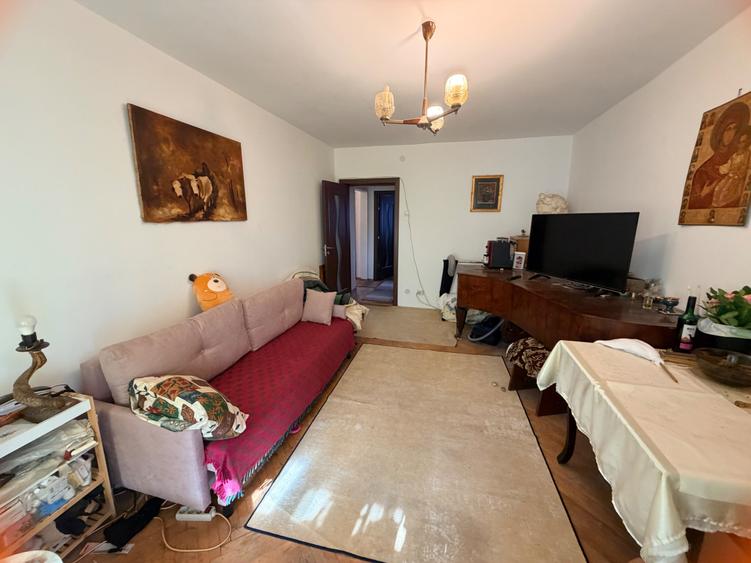 Apartament cu 3 camere decomandat Alexandru cel Bun