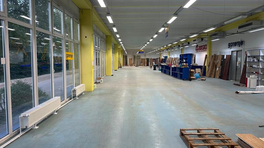 Oportunitate de Investiție în Reșița: Spațiu Comercial+Teren/Vizibilitate maxima