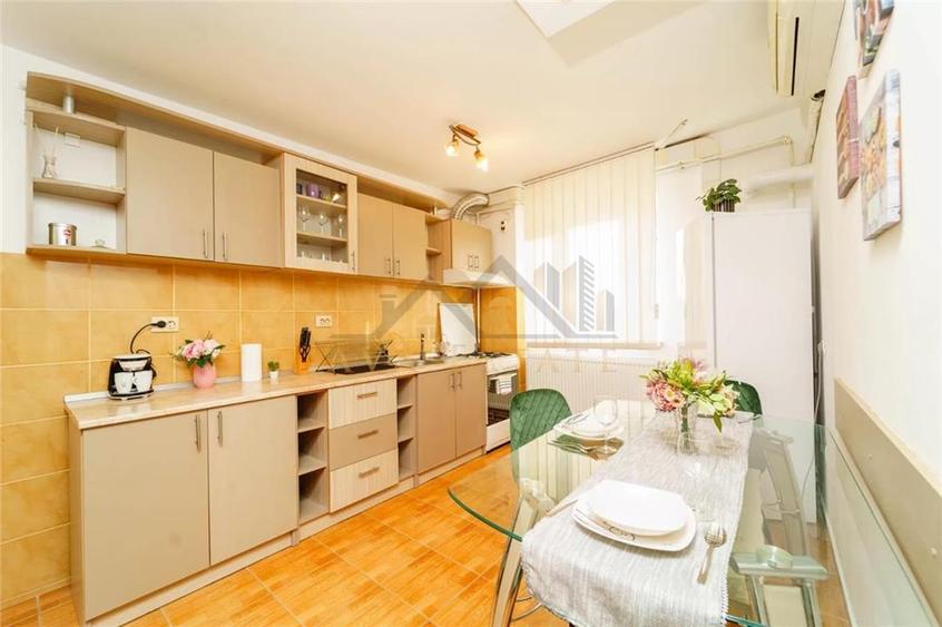 Apartament 3 camere, semidecomandat, 67 mp, et.3, +centrala-Zona Cetatii