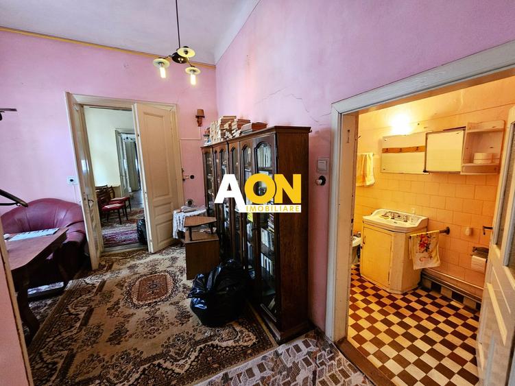 Casa 5 camere, 2 bai, 490 mp teren, Centru, pretabila pentru birouri