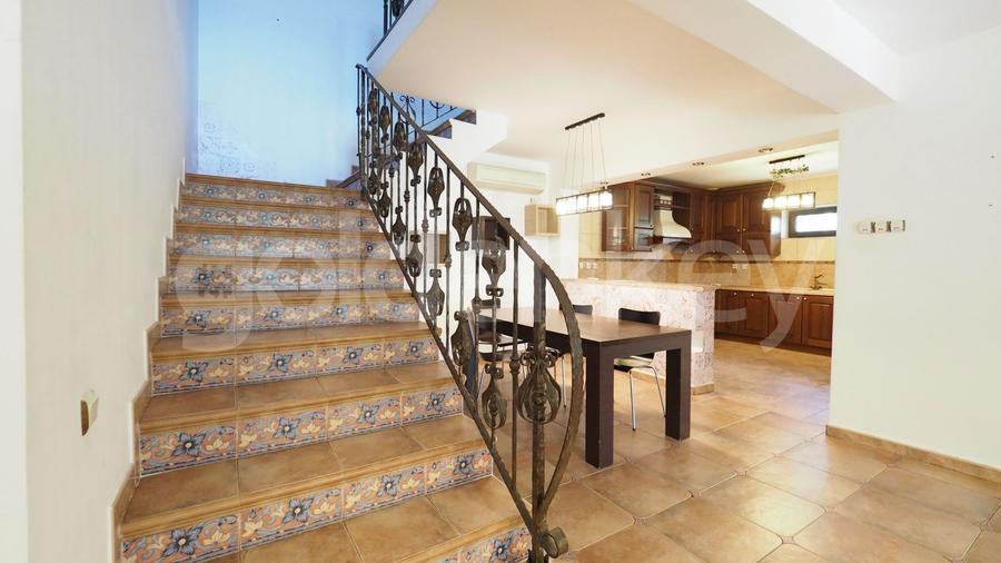 Vila spatioasa cu 6 camere | 500mp teren