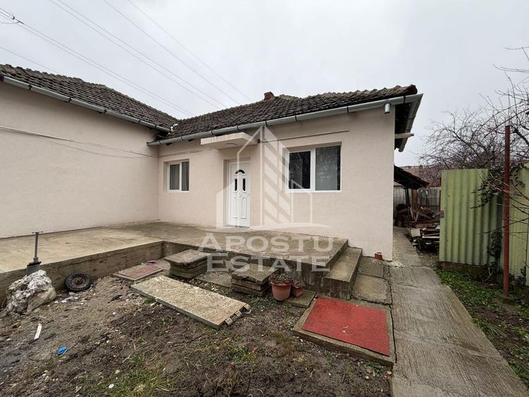 Casa cu 2 camere,centrala proprie, garaj,teren 350 mp ,zona Blascovici