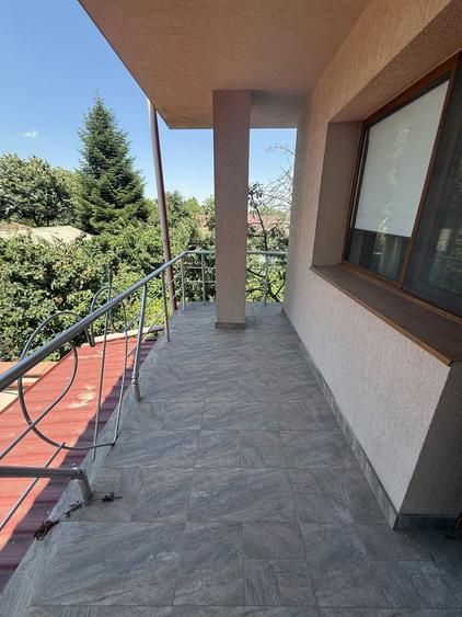 De închiriat apartament 3 camere 85 mp + terasa etaj 1