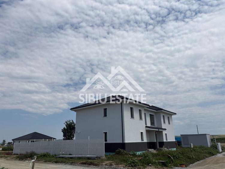 Duplex modern cu 4 camere, 102 mp – oază de liniște aproape de orașul Sibiu