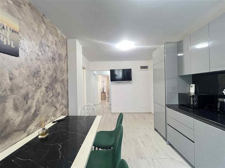 Apartament cu 3 camere Republicii Canal 7