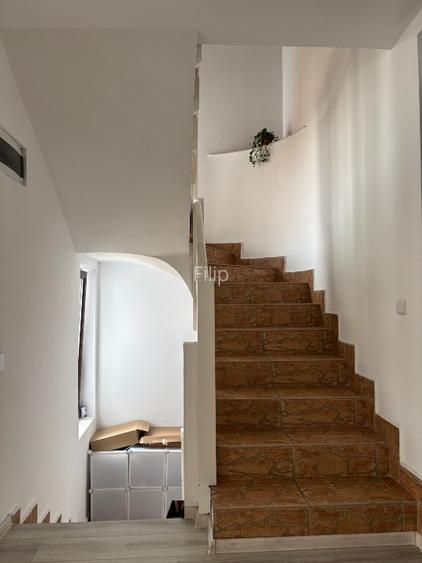 Proprietar - Vând casă individuală 4 camere,2 bai, beci, pod,jacuzzi,terasa - 10