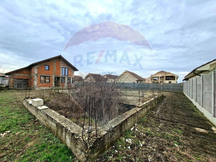 Casă în Vladimirescu, 5 camere,  garaj, 1000 mp teren. Comision 0%.