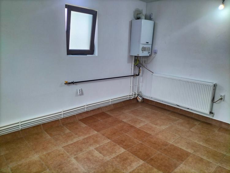 Casă / spațiu comercial - lângă Spitalul Racovița, Mioveni