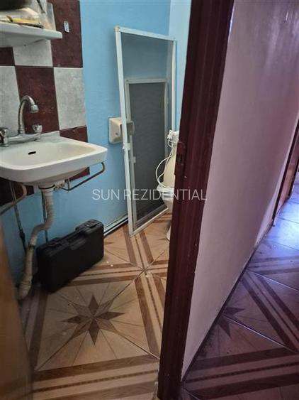 Oferta de neratat! 3 camere cu centrala proprie -bloc 1985 - 3