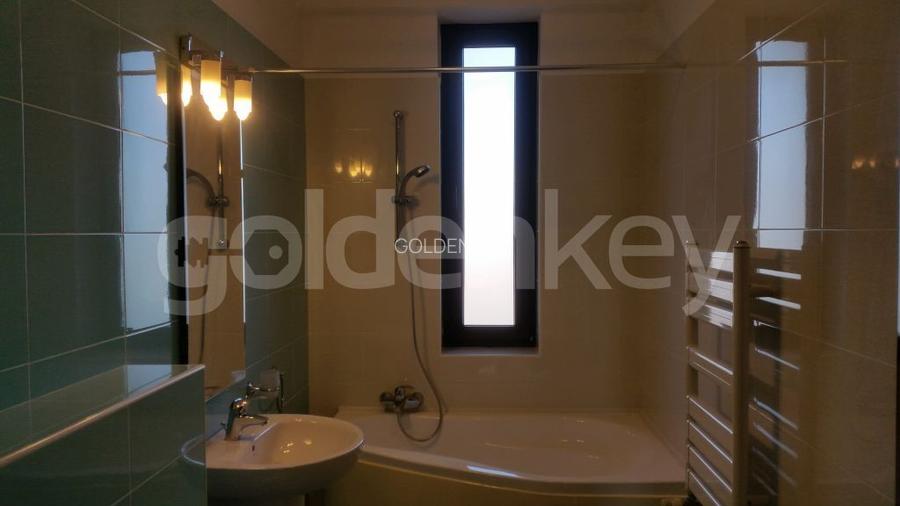 Apartament spatios si luminos cu 4 camere | 2 garaje - 8