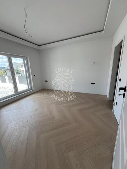 Casa Ultrafinisata 4 camere-teren 500mp-panouri fotovoltaice-Aerodrom