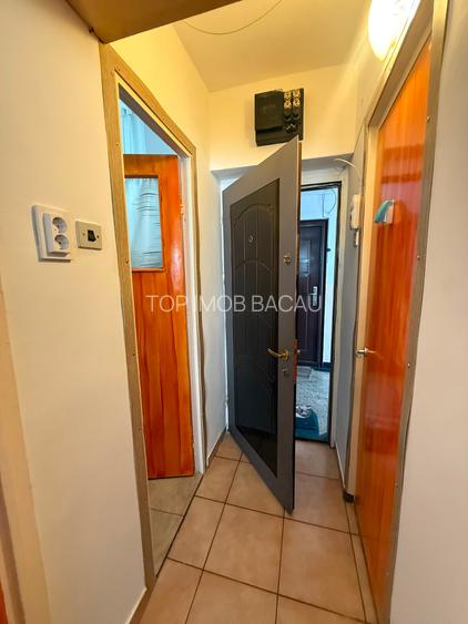 Garsoniera la etajul 1, izolata, mobilata si utilata, Piata Sud - 3