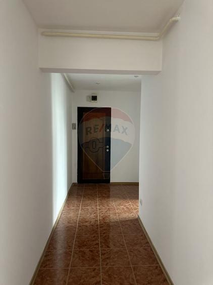 Apartament cu 4 camere de vânzare în zona Calea Romanului