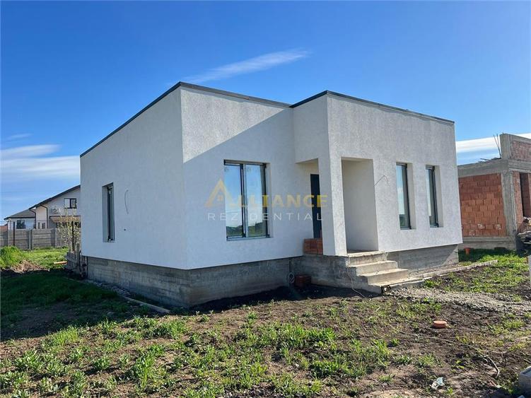 Casa individuala - 4 camere - 2 bai - 80 mp utili-teren 307 mp