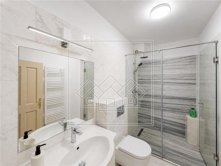 Casa cu 6 apartamente + gradina - pretabil investitii