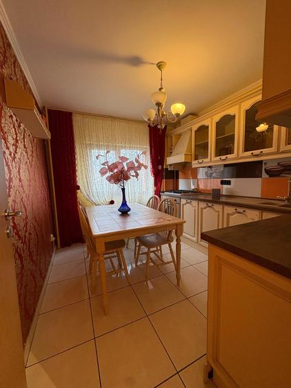 Apartament cu 4 camere de vanzare in zona Mosilor - Eminescu