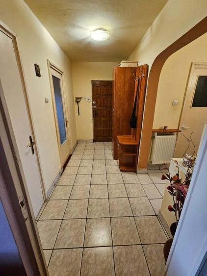 Vand apartament 3 camere decomandat Orastie