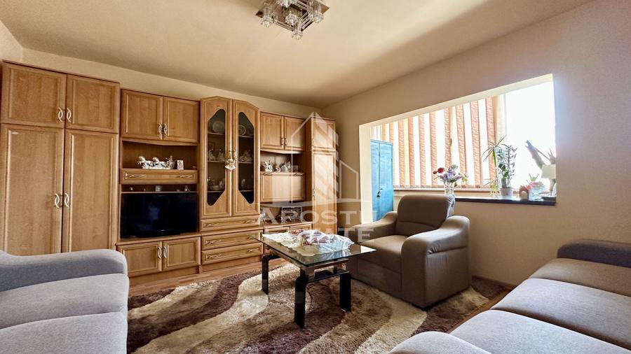 Apartament de vanzare cu 3 camere, decomandat,  Aradului  Timisoara