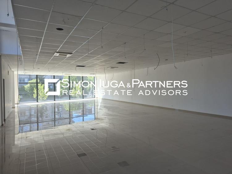 Spatiu stradal parter etaj open space si birouri