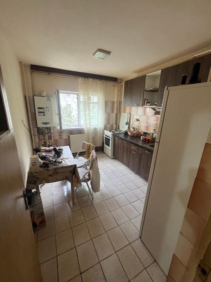 1 Decembrie-Pallady,apartament 3 camere decomandat