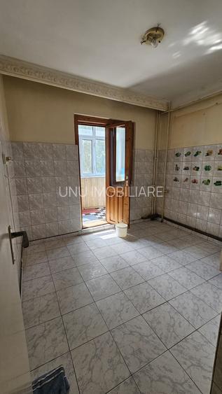 2 camere 54mp etaj intermediar bloc '86 zona Cug - 2