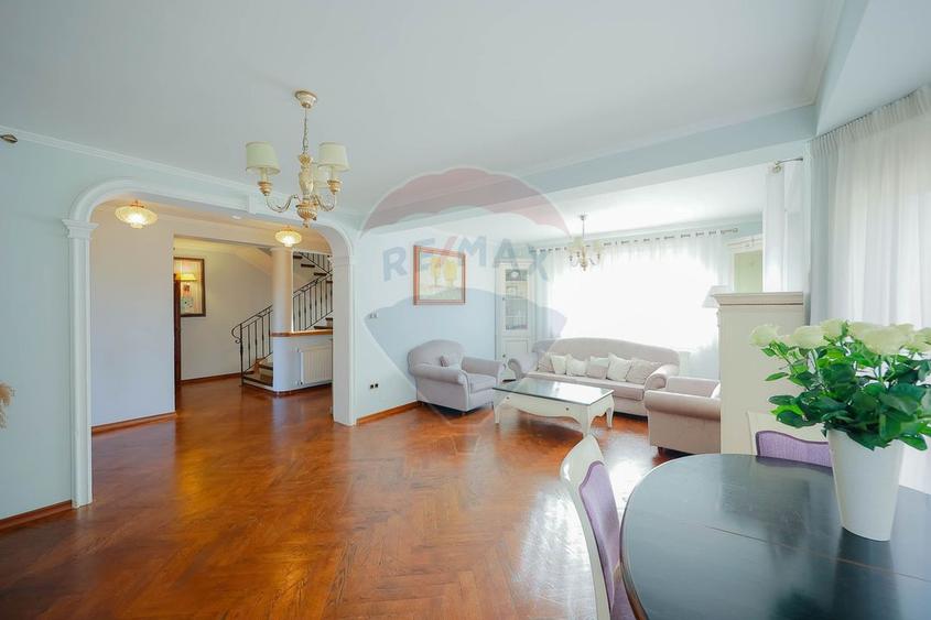 Casă 5 camere cu garaj, 230 mp utili, teren 503 mp, Nufărul, Oradea