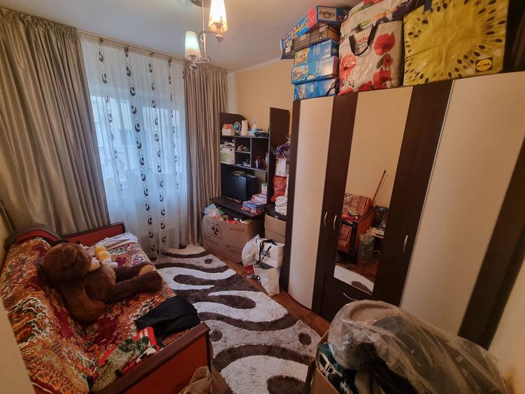 Poarta 6 liceul Blaga- apartament 4 camere decomandat cu gaze