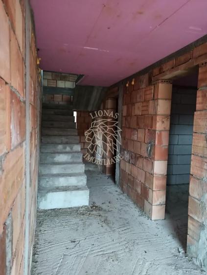 Casa la rosu 212 mp-terasa 25 mp-balcon 11 mp-teren 1034 mp-Teaca