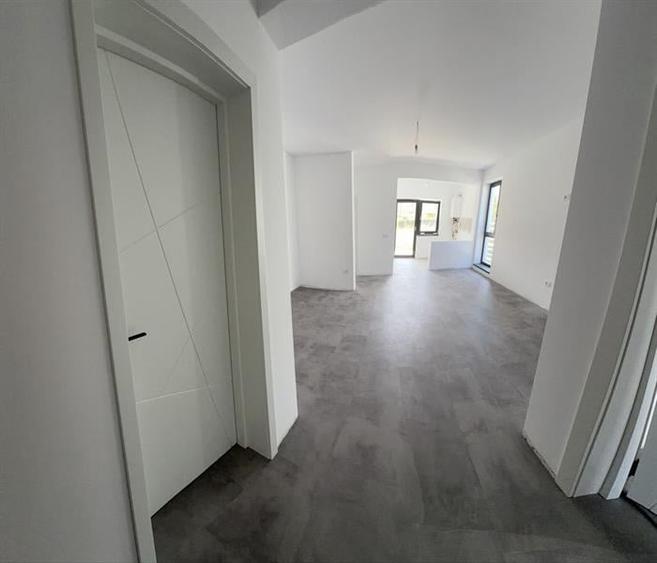 Vand casa pe parter in zona Aeroportului Craiova-Gaze/Asfalt