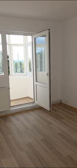 Apartament 2 camere complet renovat, nelocuit – Victoria, Brașov