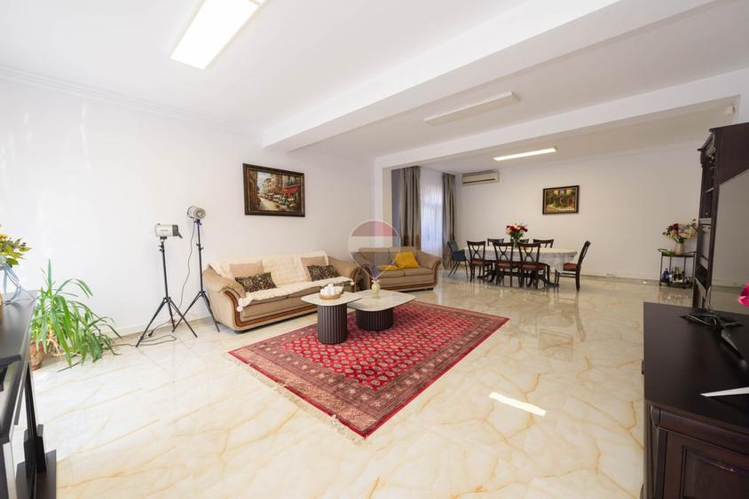 Apartament cu 4 camere 169mp, parter si teren 175mp, în zona Grivita
