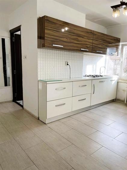 Apartament cu 3 camere zona Autogara Velenta